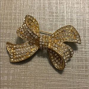 Gold bow brooch